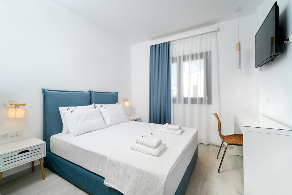 one-bedroom-apt-pool-view-11