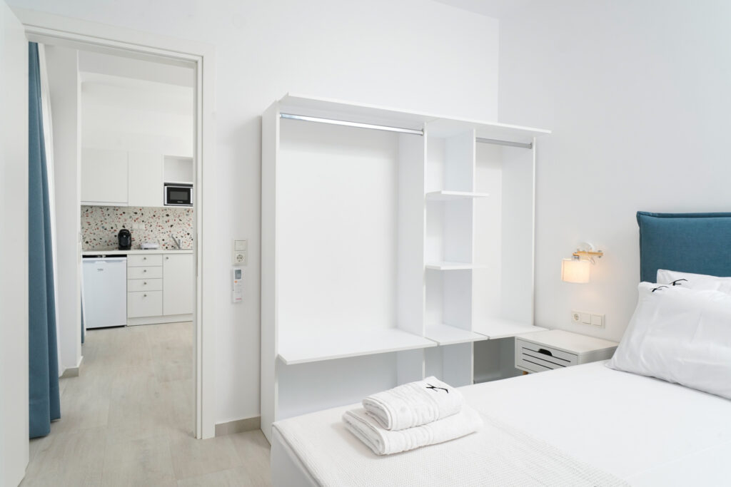 one-bedroom-apt-pool-view-13