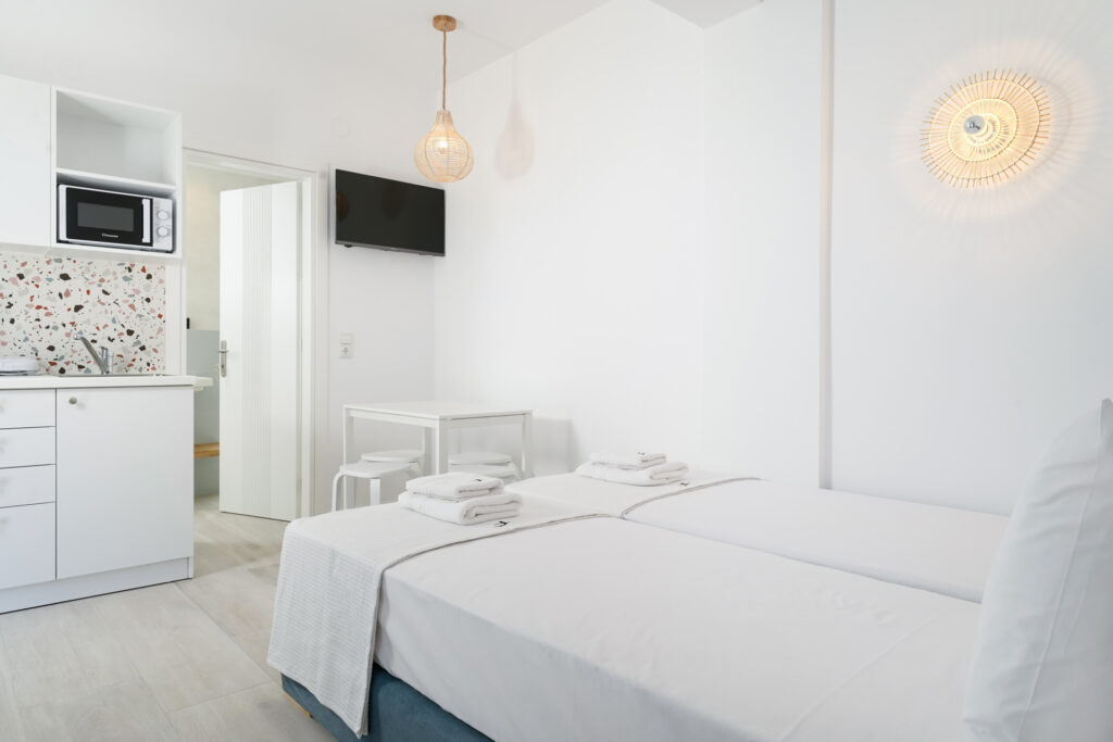 one-bedroom-apt-pool-view-2