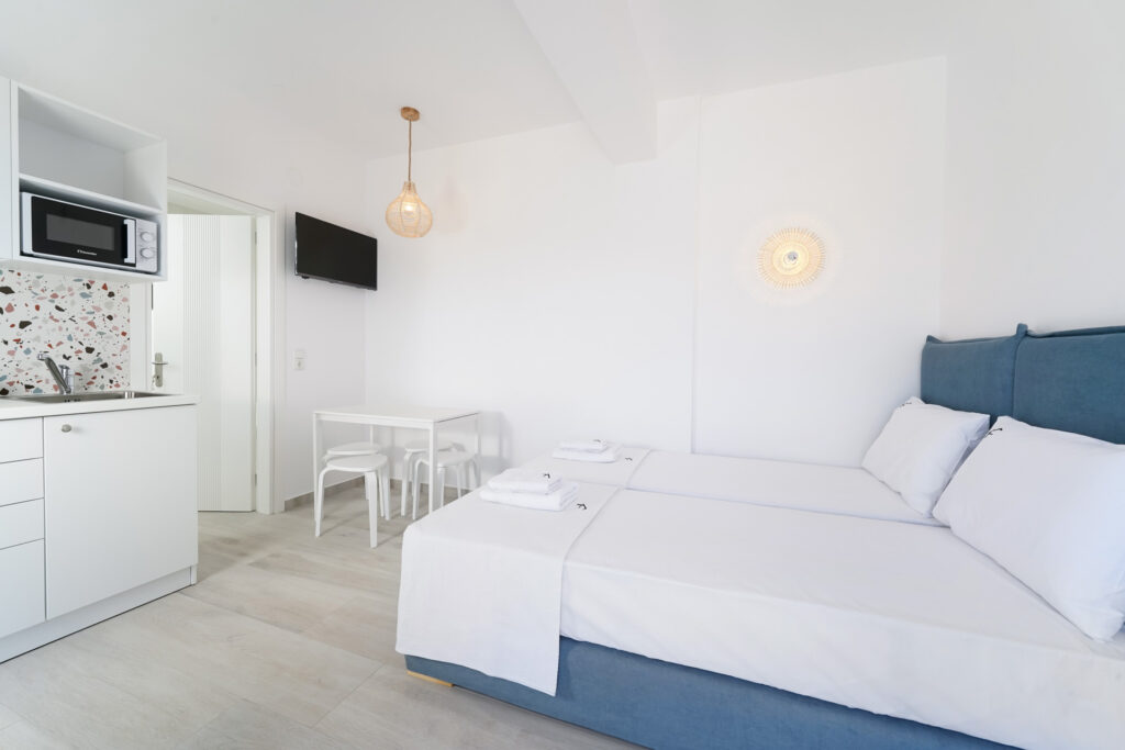 one-bedroom-apt-pool-view-3